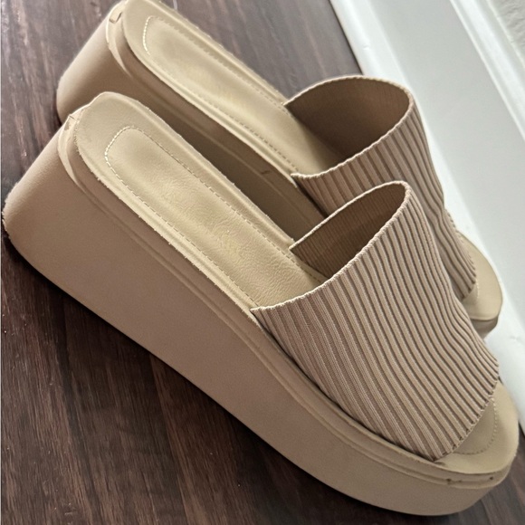 Memory Foam Y2K Style Beige Slide Sandals - Picture 4 of 12